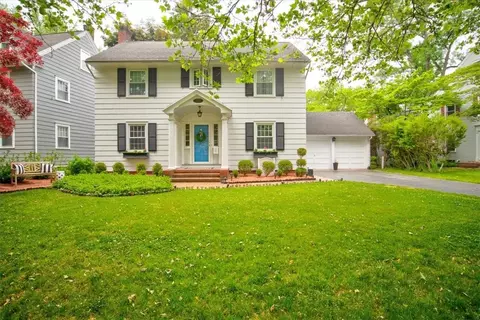 129 Sagamore Dr, Irondequoit, NY 14617
