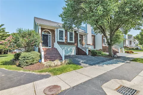15 Glen Cove Rise, Irondequoit, NY 14617
