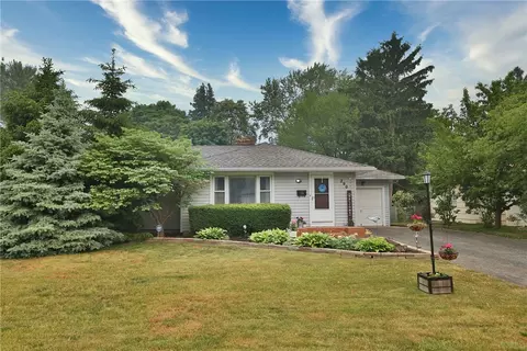 290 Coronado Dr, Irondequoit, NY 14617