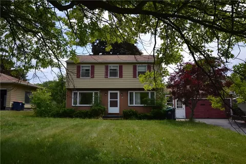 28 Wheatfield Dr, Greece, NY 14616