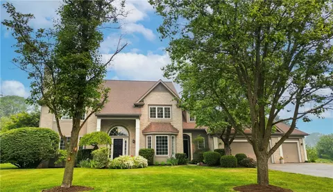 10 Muirfield Ct, Pittsford, NY 14534