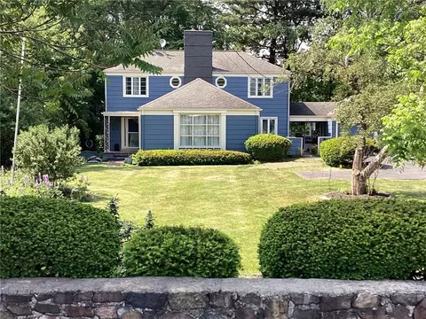 42 Wolcott St, Le Roy, NY 14482