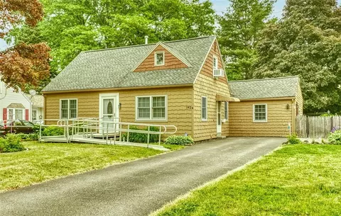 142 Mac Arthur Rd, Greece, NY 14615