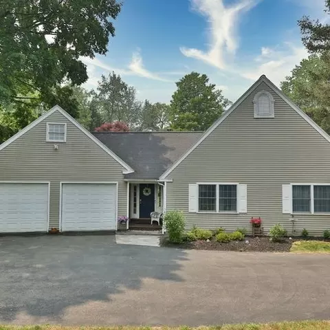 2 Silver Pines Dr, Perinton, NY 14534