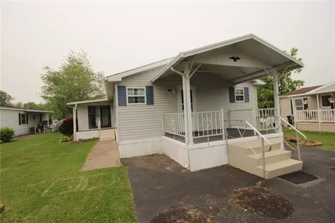 82 Picture Book Pkwy, West Bloomfield, NY 14585