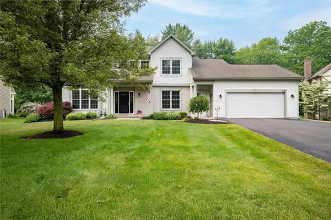 528 Melwood Dr, Greece, NY 14626