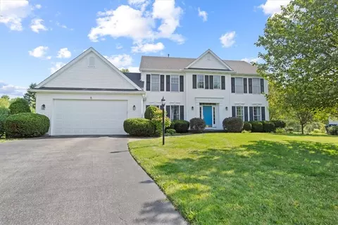 8 Willoughby Pl, Pittsford, NY 14534