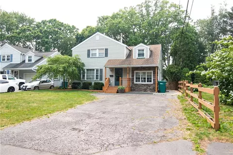 115 Red Oak Dr, Greece, NY 14616