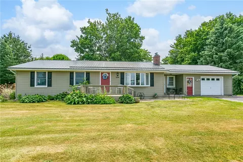 3104 Ridge Rd, Williamson, NY 14589
