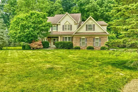 7130 Wildwood Ln, Victor, NY 14564