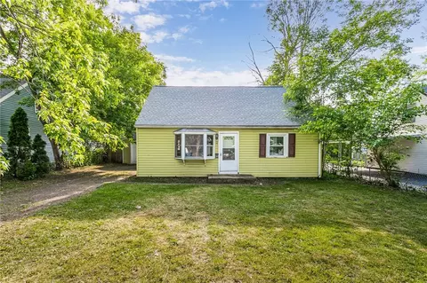 71 Greenfield Rd, Greece, NY 14626
