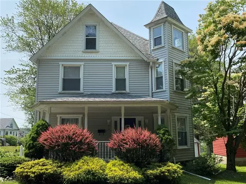 24 Chestnut St, Kane, PA 16735