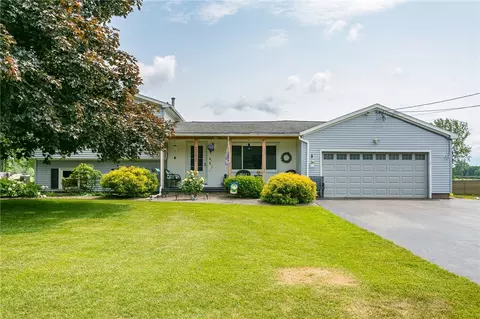 2080 Paddy Ln, Ontario, NY 14519