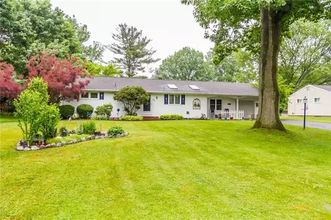 44 Horizon Dr, Rochester, NY 14625