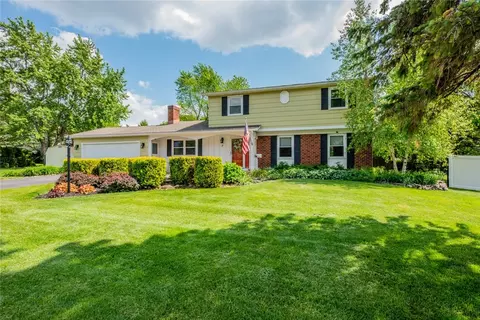 7 Woodlyn Way, Penfield, NY 14526