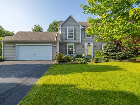533 Brixton Trl, Webster, NY 14580