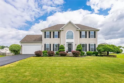 5526 Kris Xing, Farmington, NY 14425