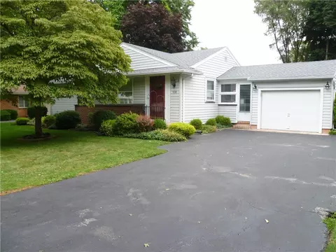 108 Briarwood Dr, Irondequoit, NY 14617