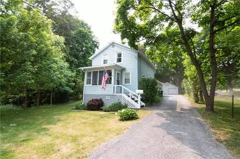 35 Caledonia Ave, Wheatland, NY 14546