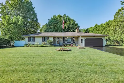 751 Newberry Ln, Webster, NY 14580