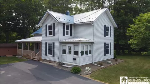 43 Chestnut St, Westfield, NY 14787