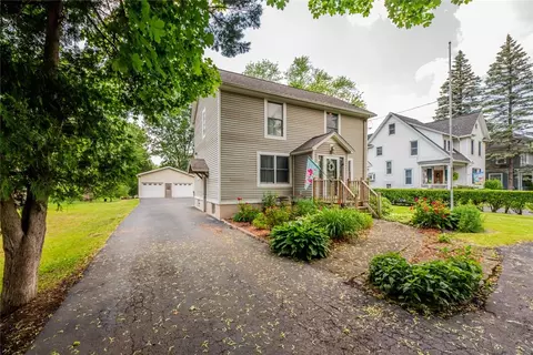 1695 Division St, Palmyra, NY 14522