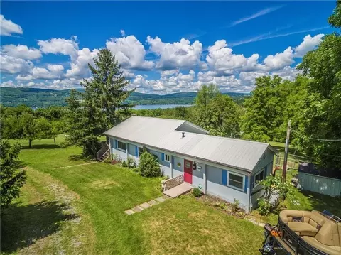 887 Old Vineyard Rd, Middlesex, NY 14507