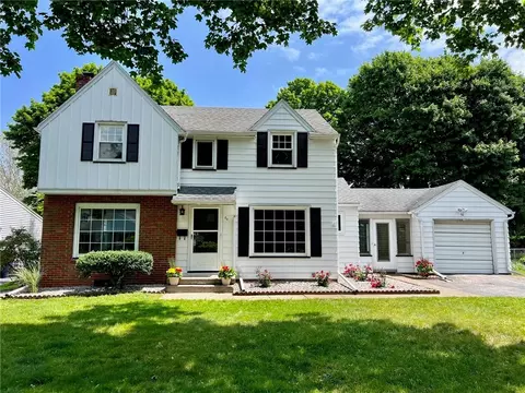 56 Cornwall Ln, Irondequoit, NY 14617
