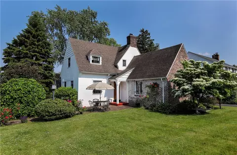 60 Bradford Rd, Rochester, NY 14618