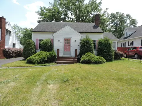 303 Hinchey Rd, Gates, NY 14624