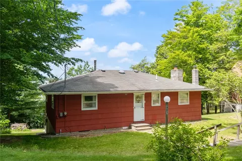 9401 Ingersoll Dr, Wolcott, NY 14590