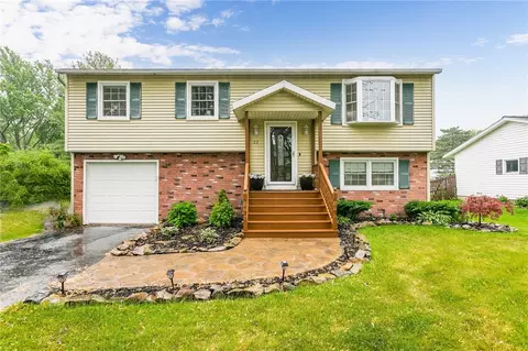 37 Avacado Ln, Gates, NY 14606