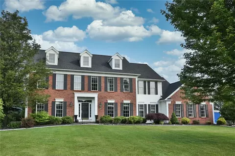 5 Lusk Farm Cir, Pittsford, NY 14534