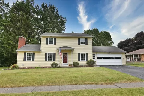 17 Glenridge Ln, Irondequoit, NY 14609