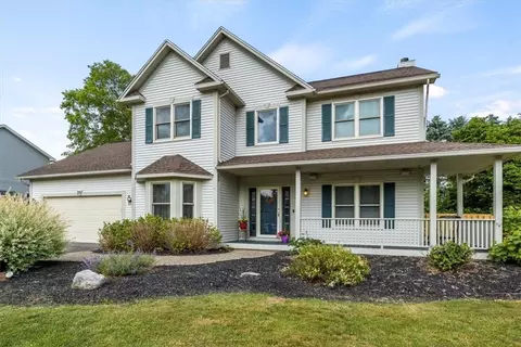 25 Holly Cir, Ogden, NY 14559