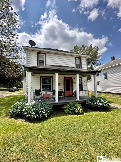 23 Green St, Franklinville, NY 14737
