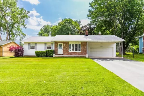 164 Rusty Ln, Greece, NY 14626