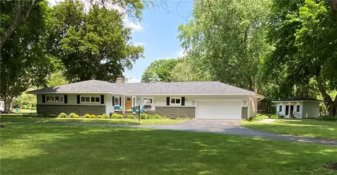 2 Santa Dr, Perinton, NY 14534