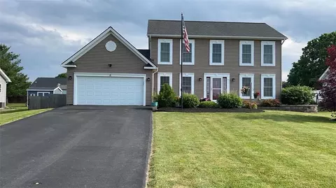 11 Country Village Ln, Parma, NY 14468