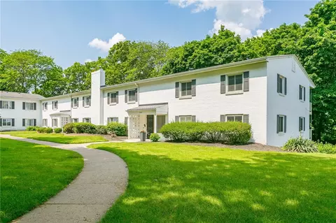 54 Lost Mountain Trl, Rochester, NY 14625