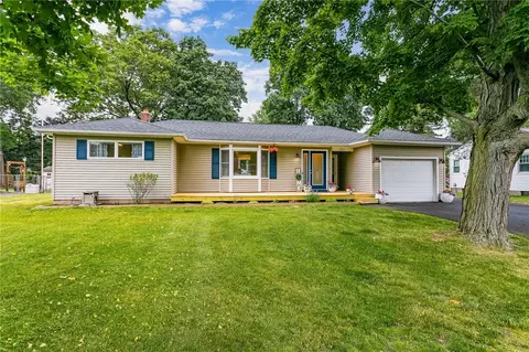 270 Oakdale Dr, Webster, NY 14580