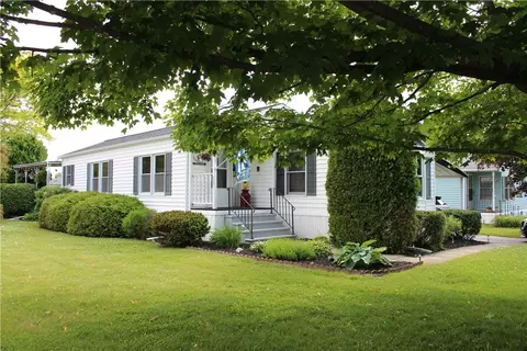 6401 Murphy Dr, Victor, NY 14564