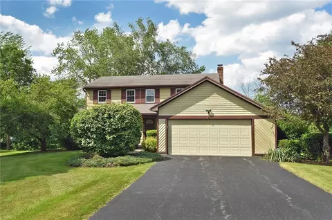 6 Camborne Cir, Perinton, NY 14450