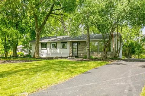 97 Holiday Rd, Rochester, NY 14623