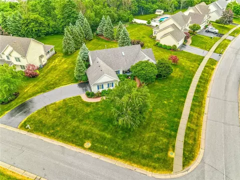 6861 Chestnut Hl, Victor, NY 14564