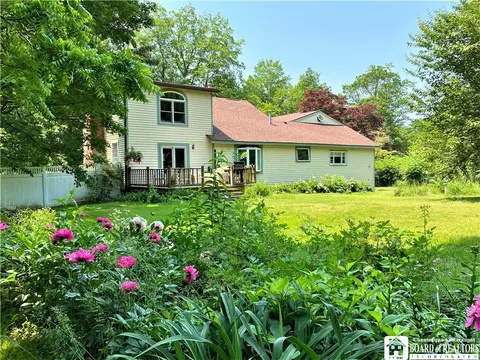 45 S Water St, Westfield, NY 14787