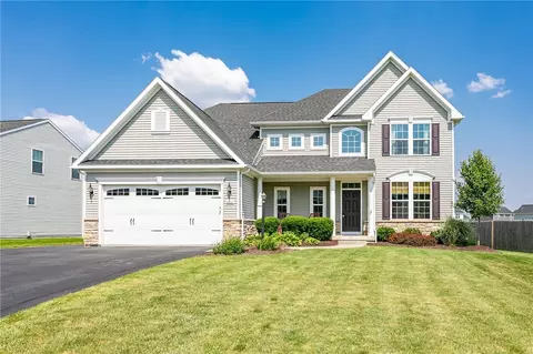 6066 Amber Dr, Farmington, NY 14425