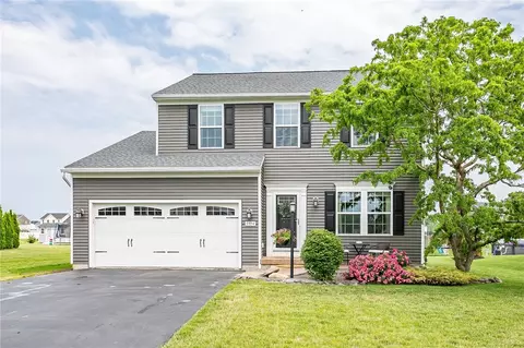 5994 Onyx Dr, Farmington, NY 14425