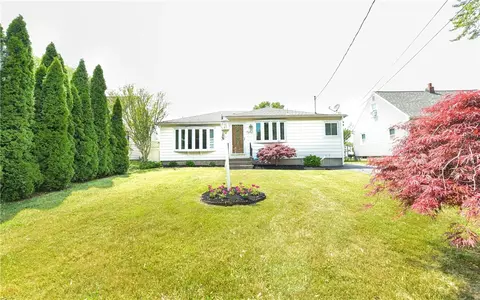 161 Ardella St, Gates, NY 14606