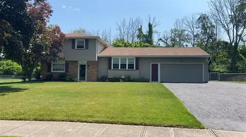 8 Pickdale Dr, Greece, NY 14626